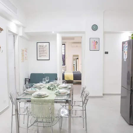 Sunny's - 8min From Colosseum Apartment